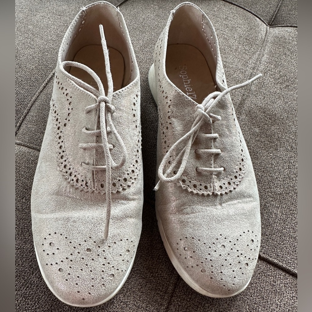 Sophie 17 Gold Shimmer Athletic Oxfords Size 8